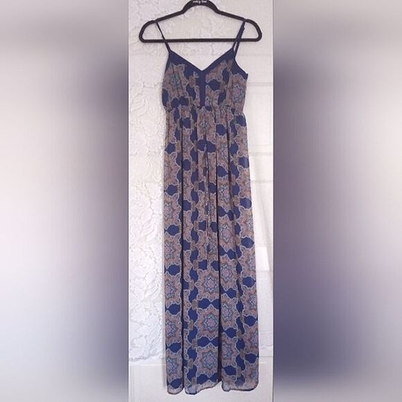 DOE & RAE MAXI DRESS - Picture 1 of 5